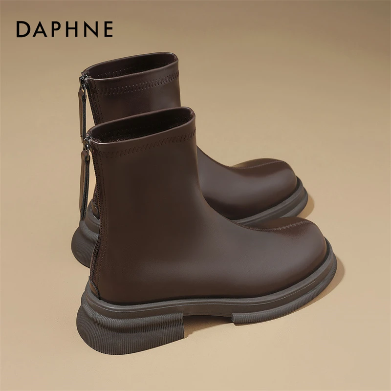 达芙妮棕色马丁靴女2025新款春秋新款粗跟短筒搜搜靴时尚百搭短靴