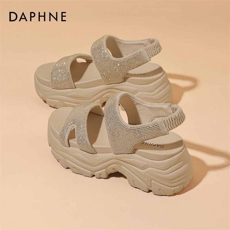 达芙妮增高水钻凉鞋女夏季2025年新款坡跟厚底运动松糕罗马沙滩鞋