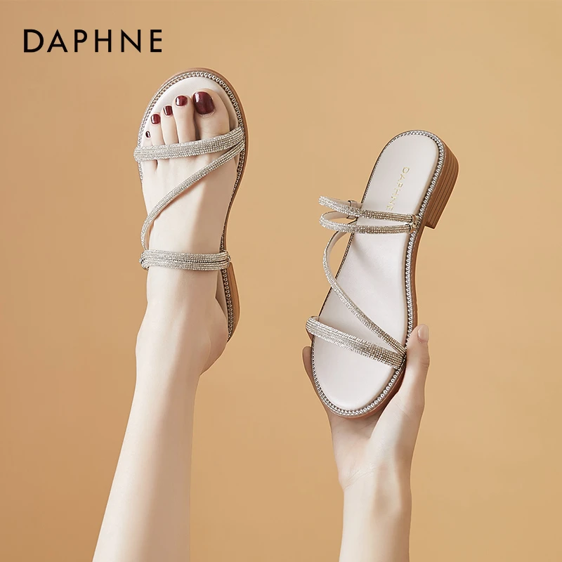 达芙妮两穿凉鞋女夏季2025新款仙女风平底鞋外穿水钻沙滩凉拖鞋子