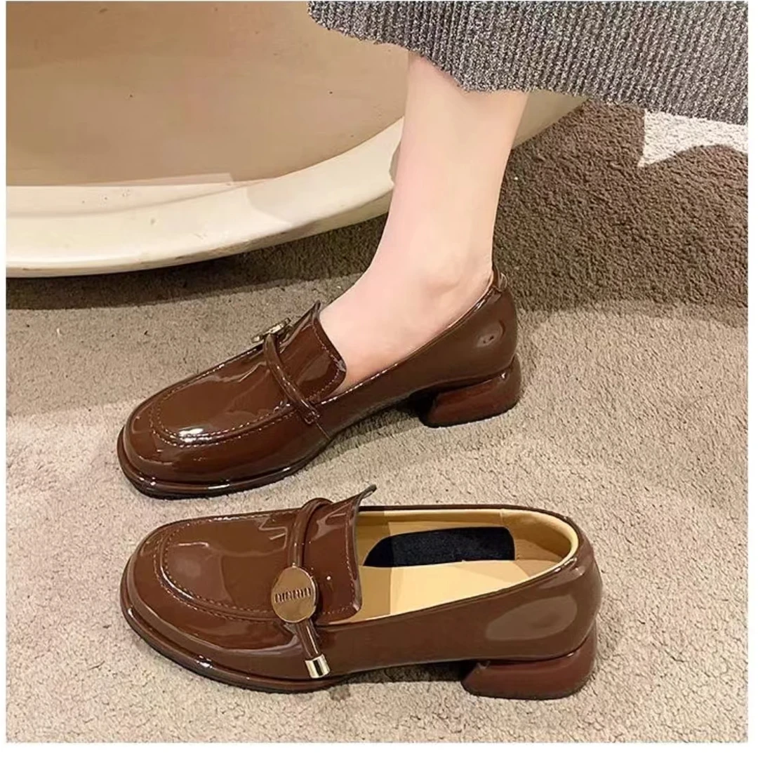 复古牛漆皮小金圆扣高级感粗跟乐福鞋时尚百搭女单鞋