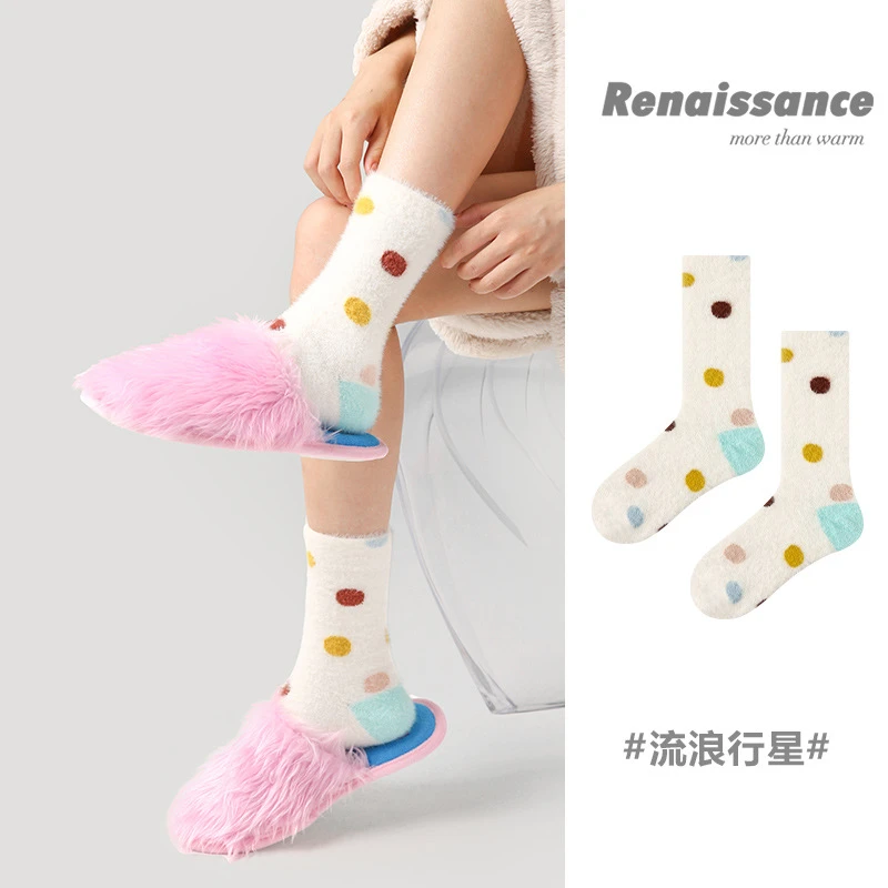 一双装文艺复兴秋冬新款可爱风波点印花中筒袜加厚保暖仿貂绒袜子