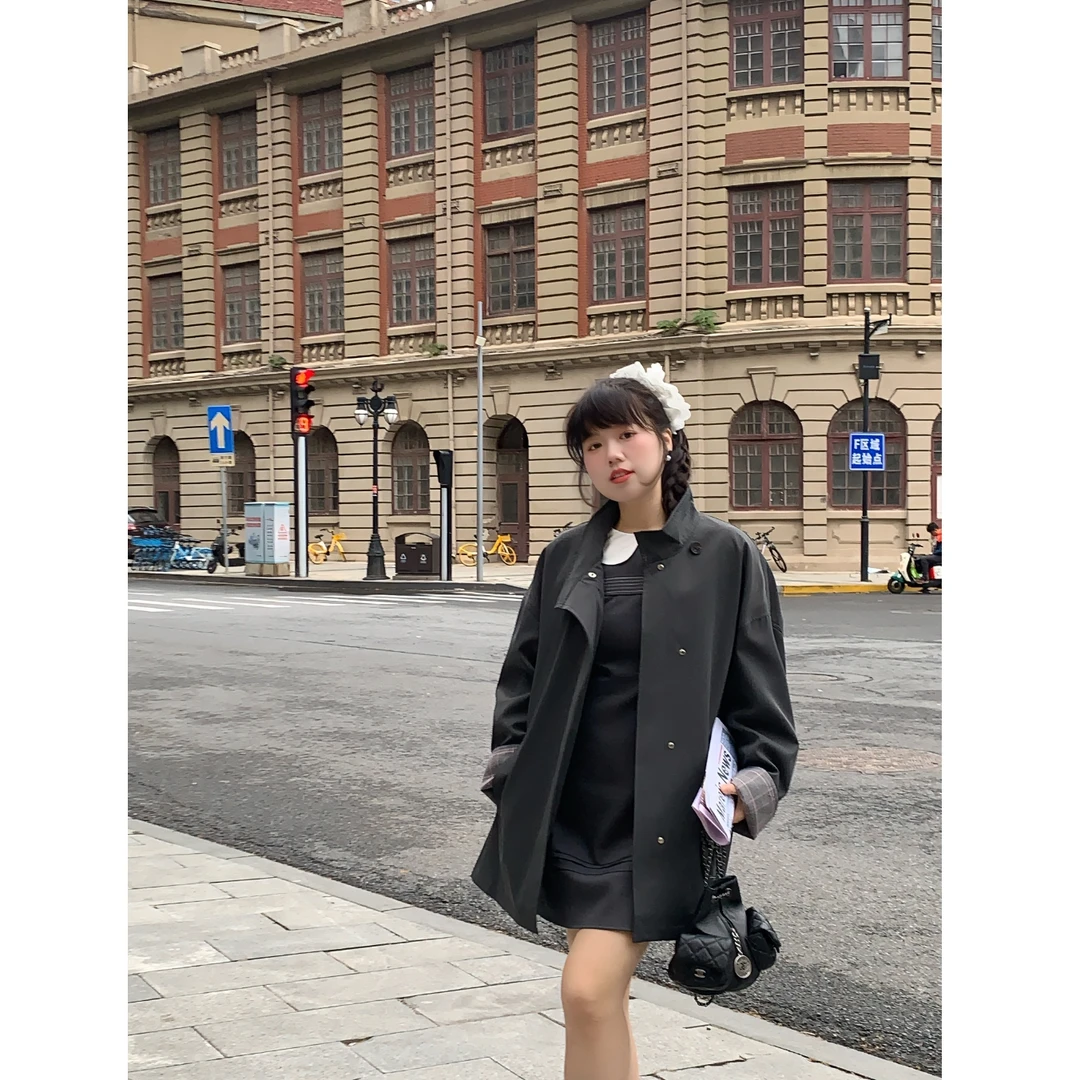 米米子“纽约旧刊”灰粉格子袖拼接深灰色质感中长款风衣秋季上衣