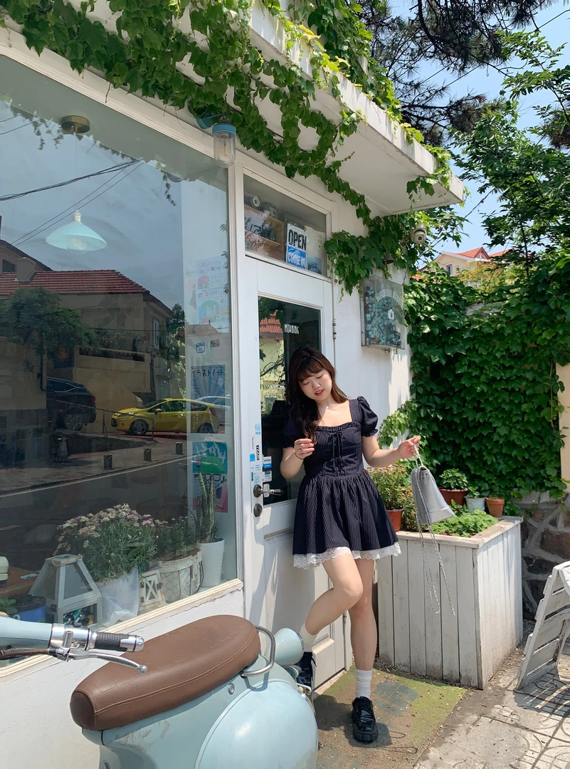 米米子“少女颂裙”藏蓝色条纹连衣裙显瘦夏季新款2024气质时尚女