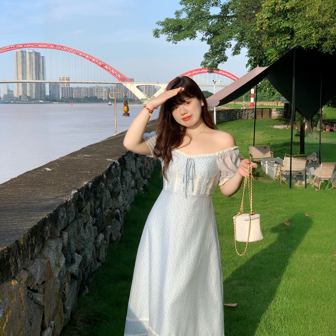 【现货】米米子“海岛花期”蕾丝拼接蓝色碎花短袖连衣裙显瘦长短款