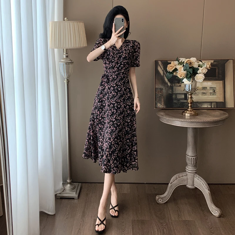 时髦洋气碎花连衣裙女2024夏季新款薄款透气高级感减龄中长款裙子