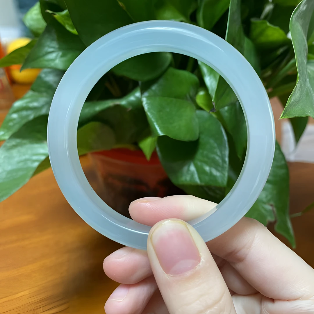 天然水蓝色窄条玛瑙玉髓手镯女款浅蓝色天空蓝玉镯证书正圈礼盒