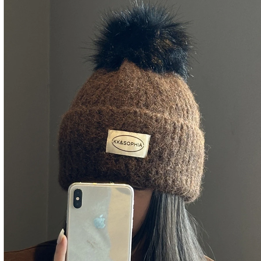 糖果色贴标毛球针织帽