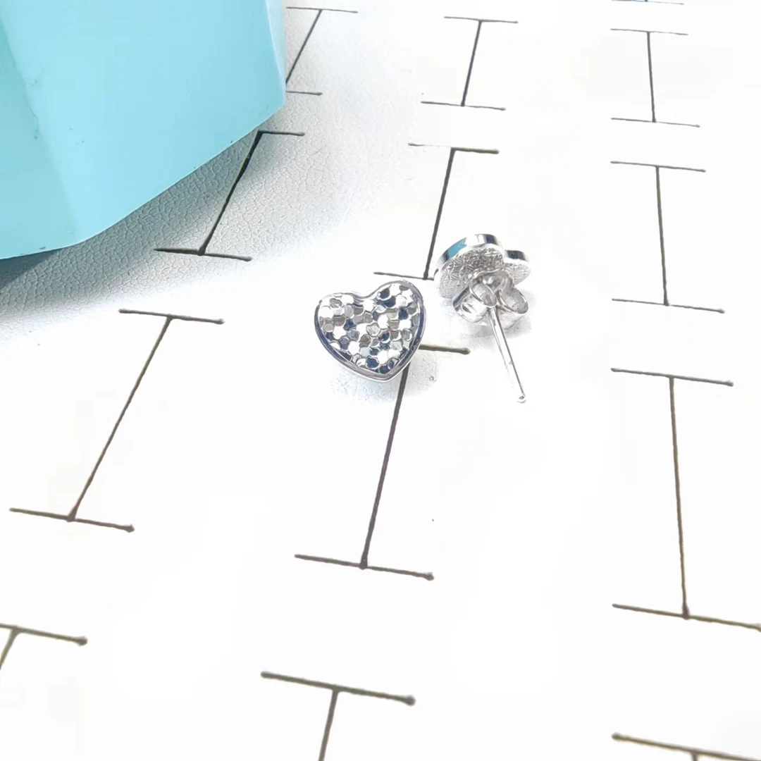 PT950铂金耳饰 碎碎冰爱心铂金耳钉   时尚百搭