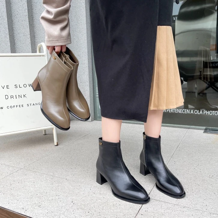 078广版新款高品质粗跟4厘米头层牛皮单里短靴