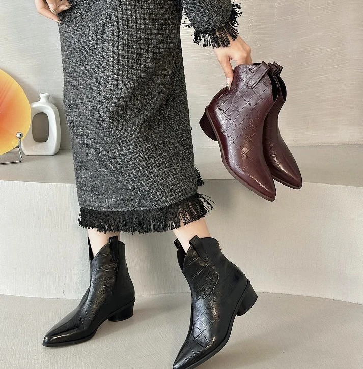 8272008广版高品质气质百搭舒适头层羊皮短靴