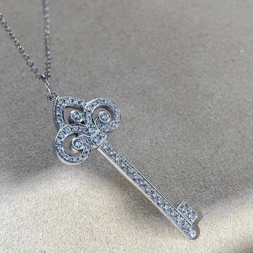 实验室培育钻石18K金满钻鸢尾花钥匙