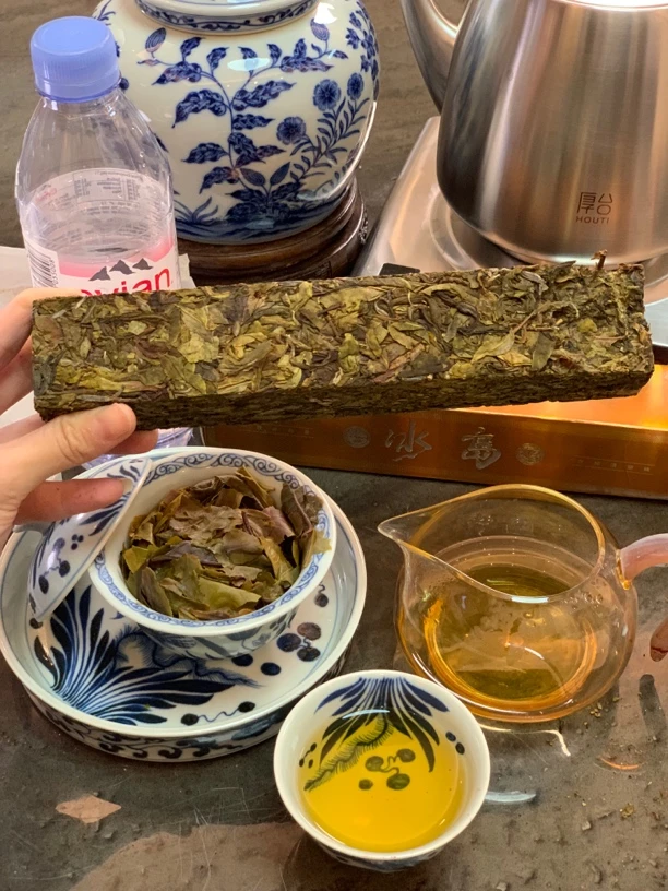 300年古树黄金叶 渠道货 只出一条 拍卖价高者得