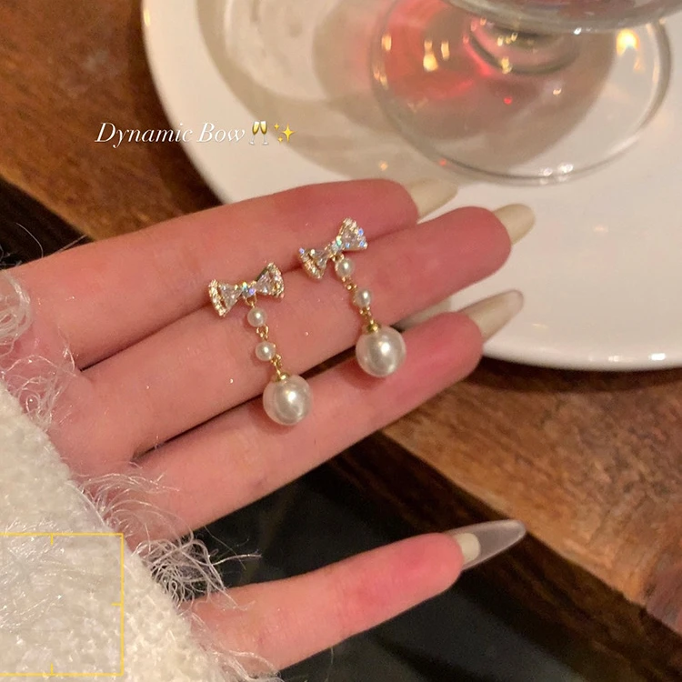 铜合金仿珍珠耳饰 千金感秋冬蝴蝶结珠珠耳环女轻奢百搭耳钉耳饰