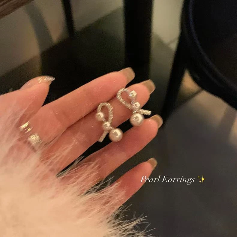 铜合金仿珍珠耳饰 冬日浪漫气质几何珠珠闪锆耳环女轻奢耳针耳饰