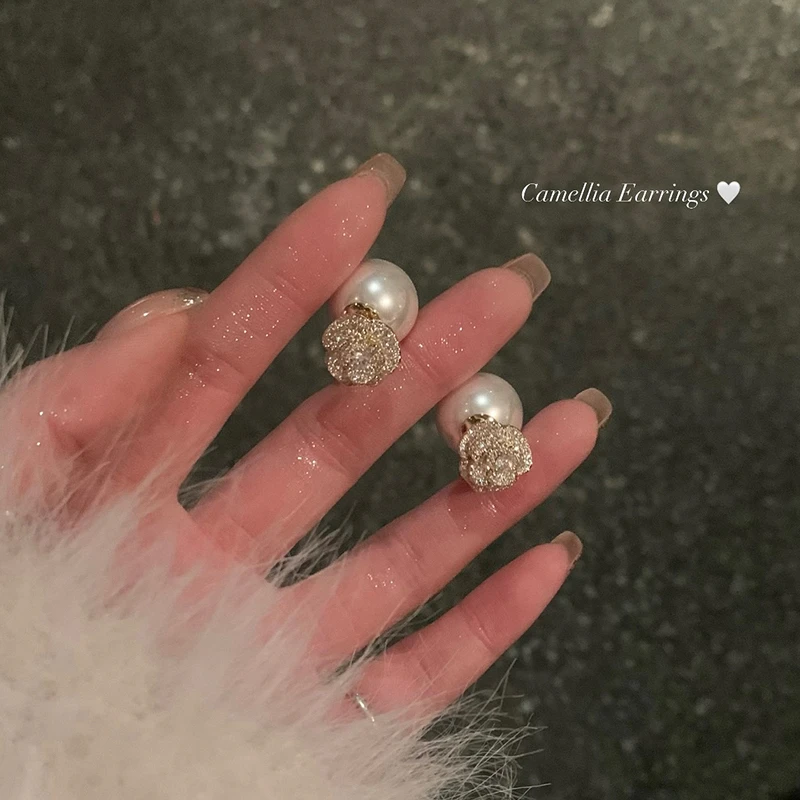 铜合金仿珍珠耳饰 秋冬温柔两戴满锆山茶珠珠耳环女复古耳针耳饰