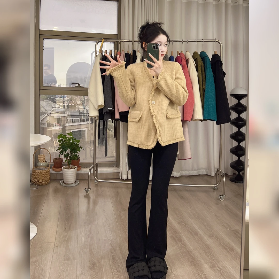 2024秋冬宽松大版遮肉显瘦黑色金扣毛边小香风外套  #626