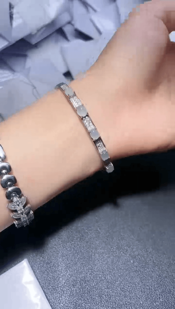 【闪购商品】翡翠吊坠(赠链)未镶嵌.