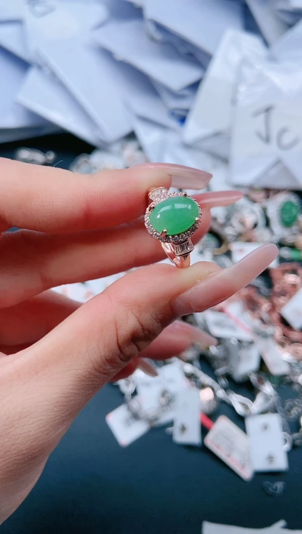 【闪购商品】翡翠吊坠(不含链)未镶嵌.