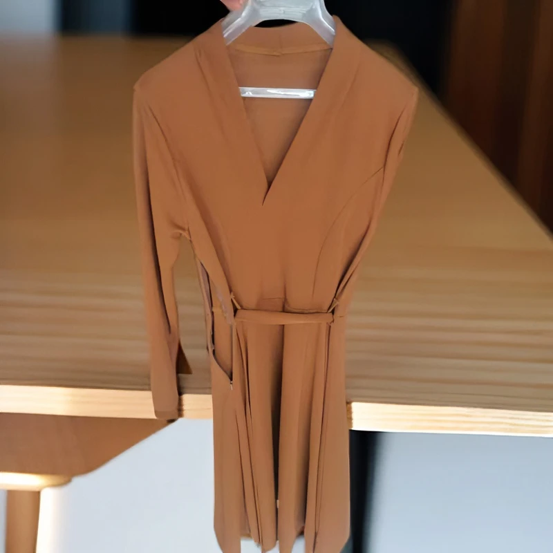 女装显瘦气质轻奢时尚长袖简约长款优雅休闲女士法式收腰修身秋季