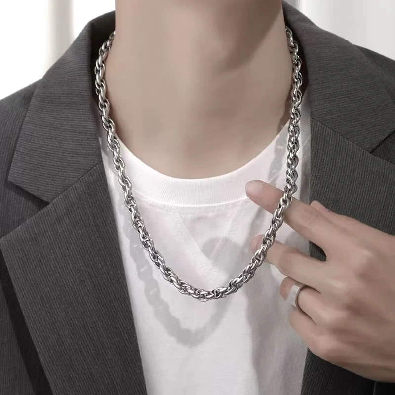 钛钢项链 潮流百搭复古个性钛钢项链时尚简约潮男素款麻花锁骨链