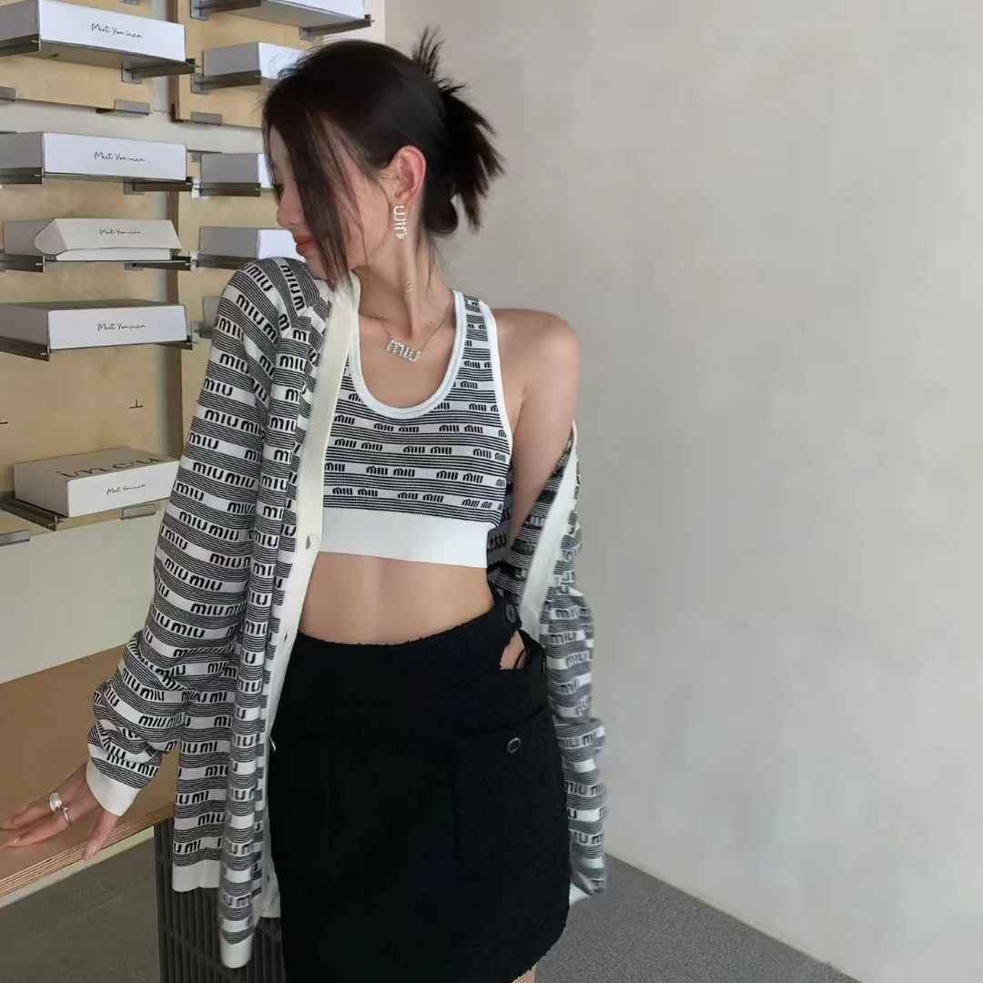 全新未使用 MIU MIU/缪缪 满印排扣针织衫 黑白/38/40码