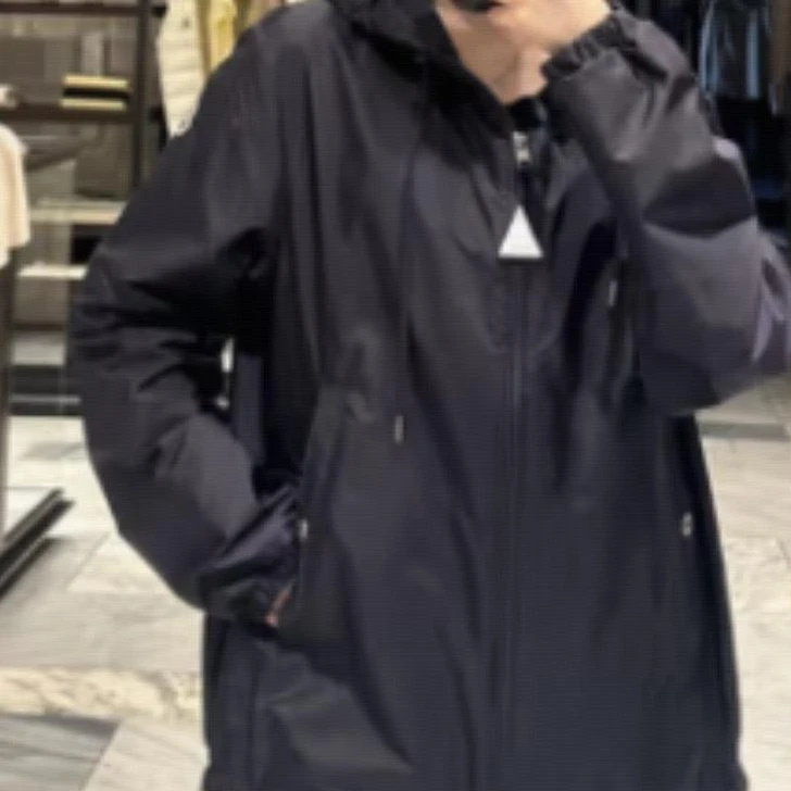 全新未使用 MONCLER 黑色连帽冲锋衣/4