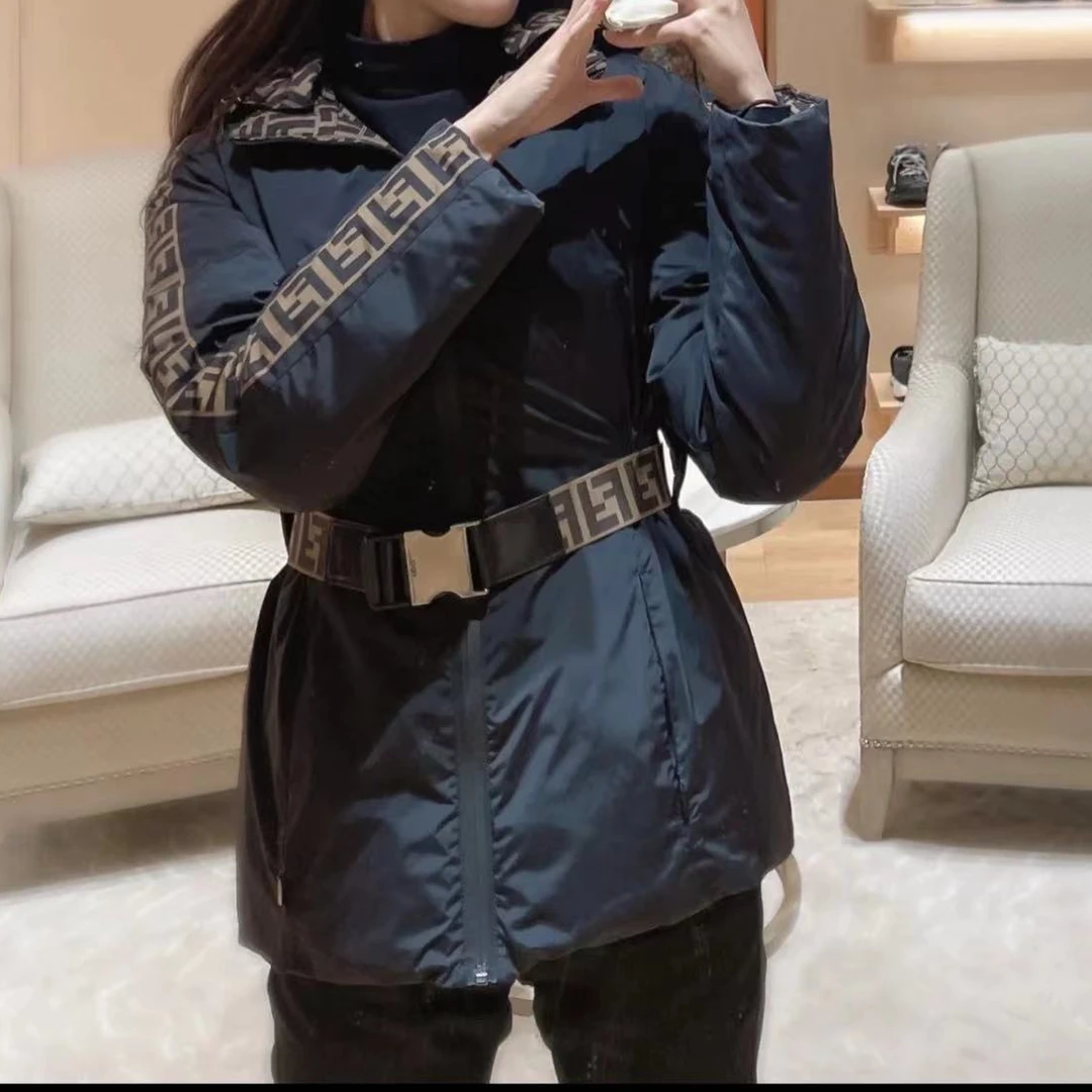 全新未使用 FENDI/芬迪 i 满印FF拉链羽绒服 黑棕/40