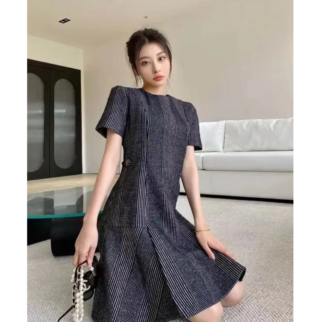 全新未使用 LOUIS VUITTON PARIS 隐现圆领短袖连衣裙/34