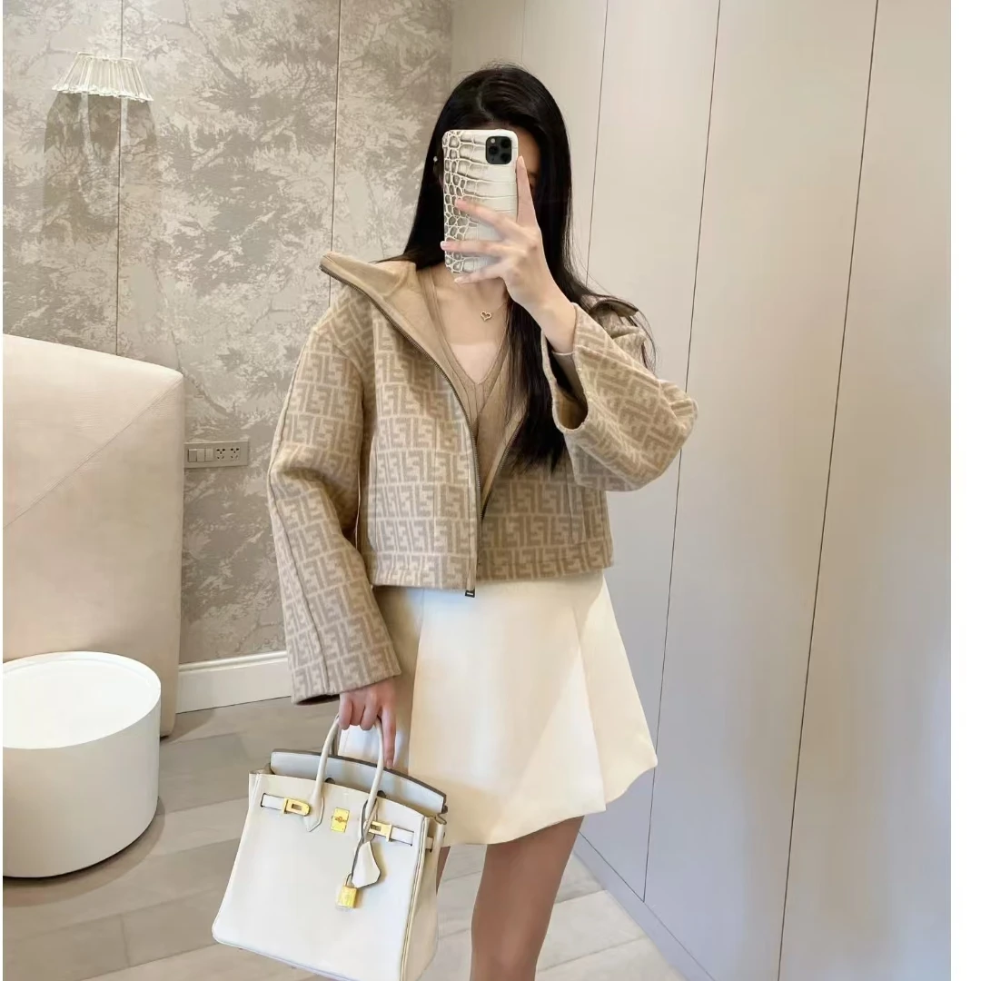 全新未使用 FENDI/芬迪 Fendi 长袖拉链连帽外套 裸色/38