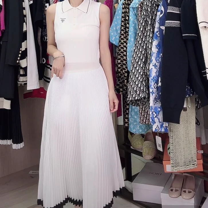 未使用 Prada/普拉达 翻领logo无袖连衣裙40/42