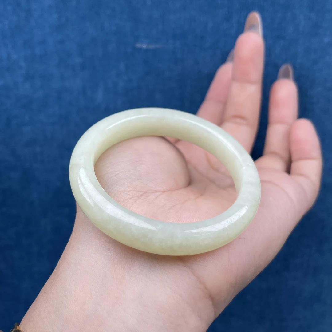 SZ323和田玉0手镯53.3*10.9*8.1放漏品有瑕介意勿拍不退换