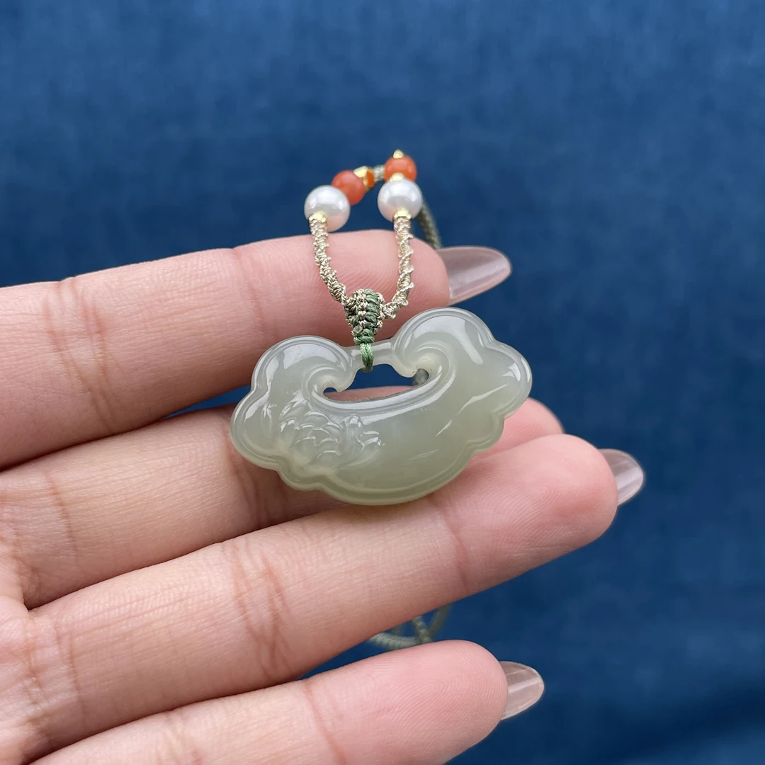 G0287和田玉0绿晴吊坠20.6*34.6*10.5 放漏品微瑕介意勿拍不退换