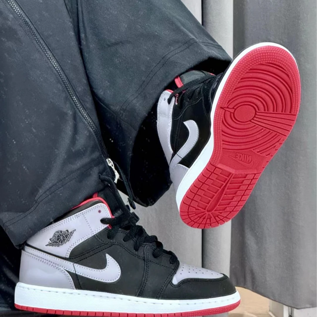 Nike耐克AJ1 GS复古中帮运动休闲鞋板鞋 DQ8423-006