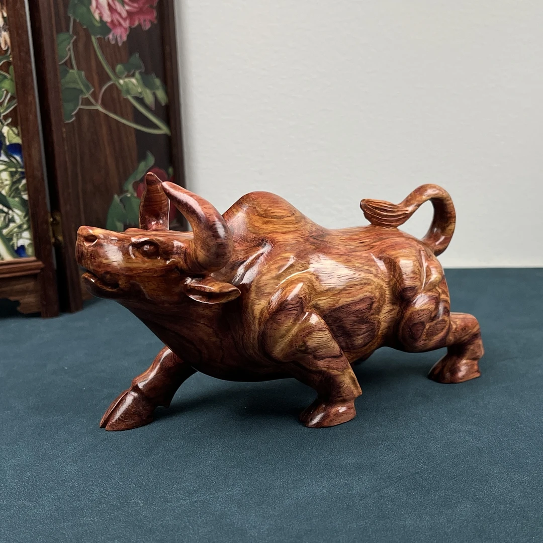 海南黄花梨生肖牛斗牛摆件牛气冲天摆件手工雕刻材质保真送礼
