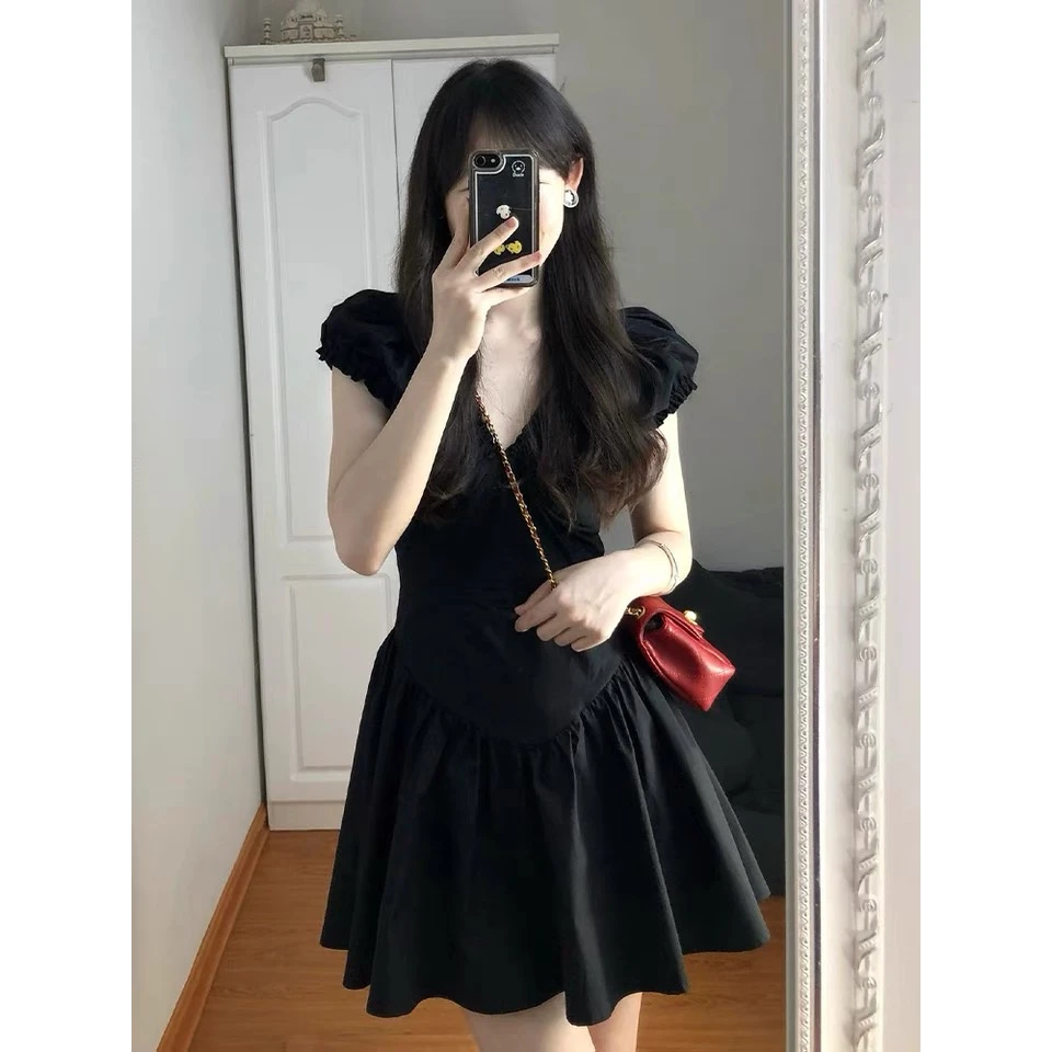 显瘦裙子遮肚子夏季新款小黑裙显瘦连衣裙子女小个子辣妹气质短款