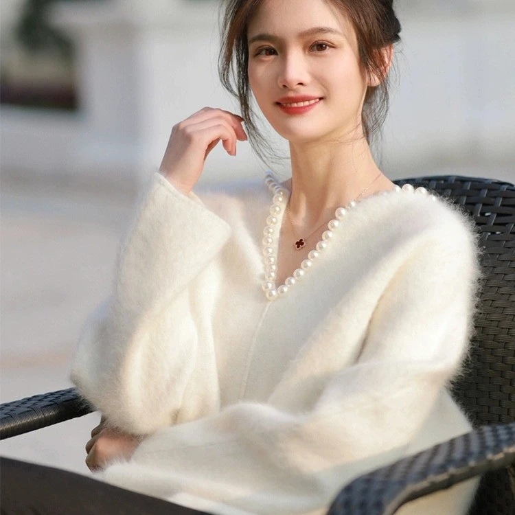 法式复古小香风珍珠镶边v领毛衣女宽松设计感小众高端针织上衣厚