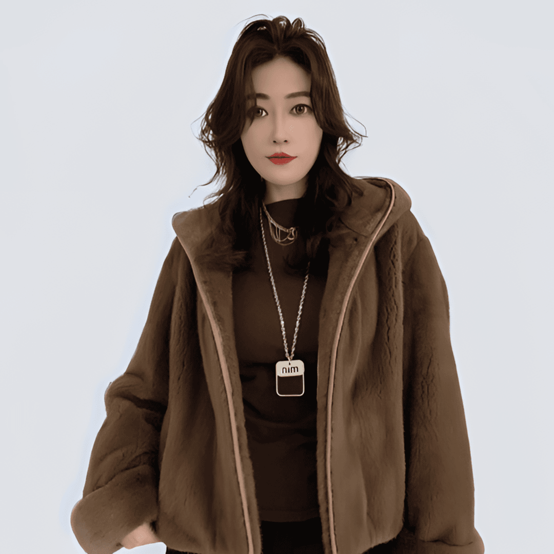 澳卓雅2023冬季新款女士棕色休闲时尚气质轻奢连帽水貂外套66-880