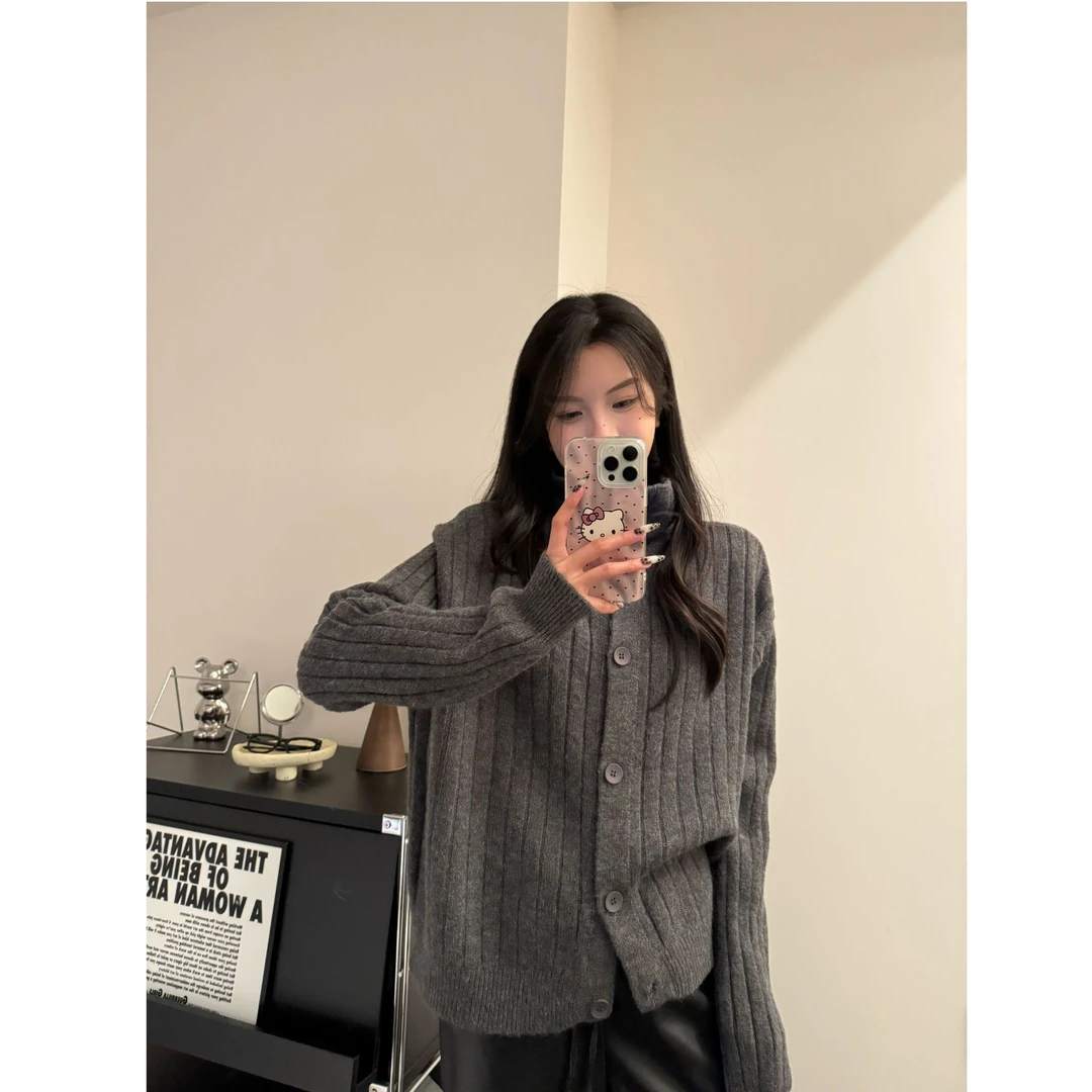 泡泡 Studio 高领竖条单排扣针织开衫女秋冬季法式慵懒风毛衣外套