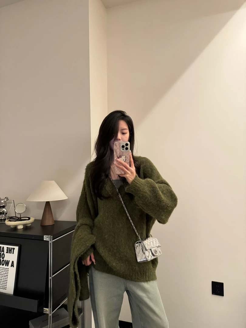 泡泡 Studio 复古慵懒风软糯糯V领毛衣围巾 两件套 套头针织衫