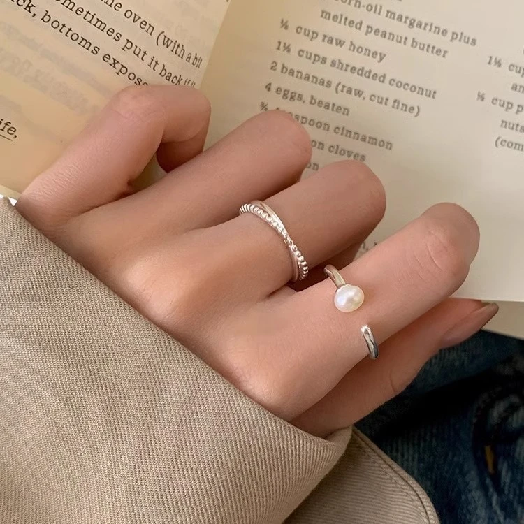 极简风珠珠戒指女款轻奢小众设计高级感素圈交叉食指戒可调节指环