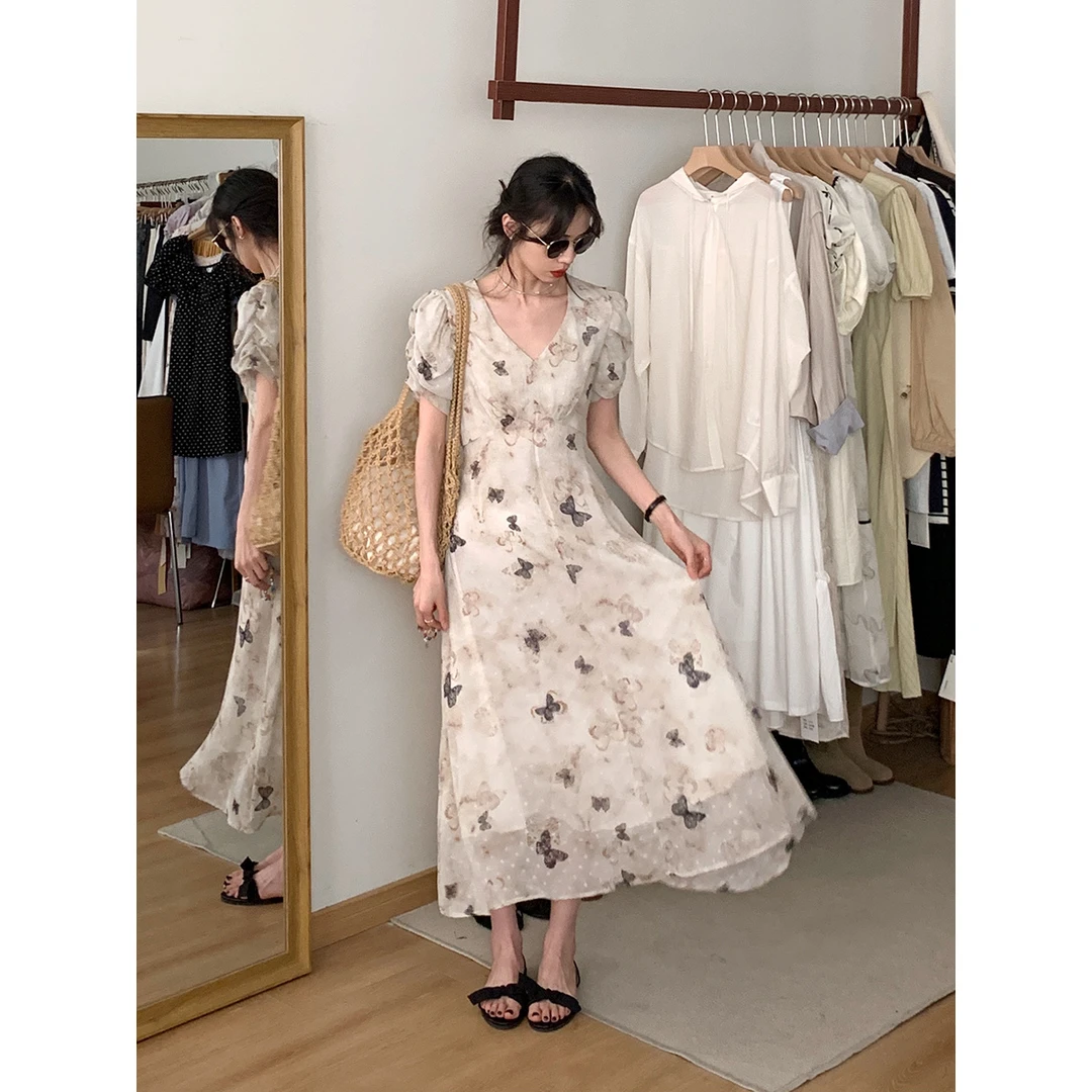 法式泡泡袖蝴蝶印花V领连衣裙女2025春夏新款肌理感超仙显瘦长裙