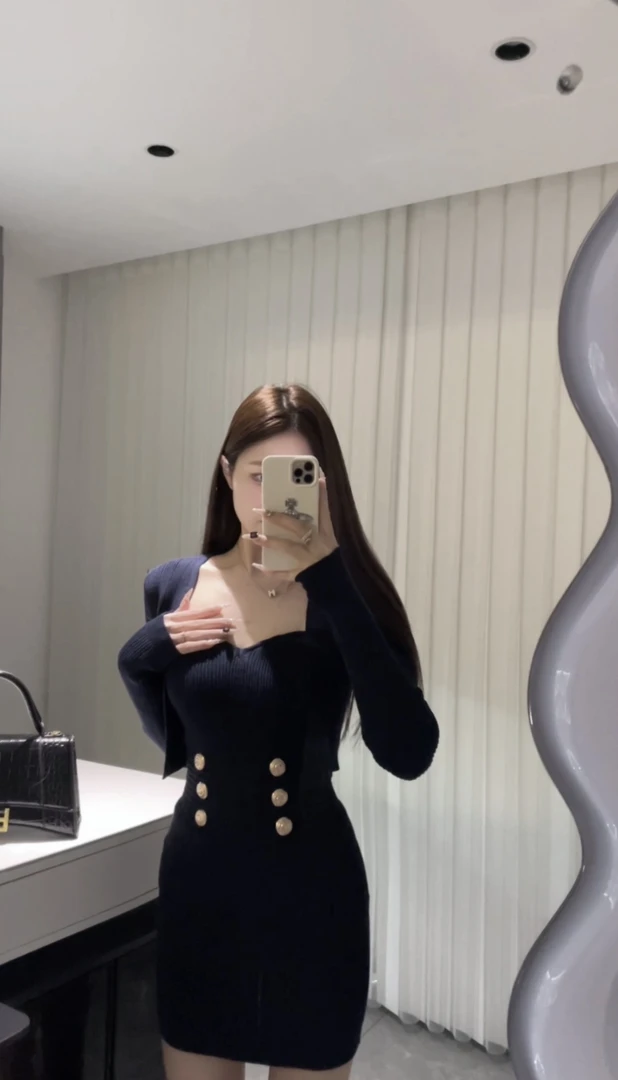 比弗利名媛金扣小香针织包臀裙开衫套装
