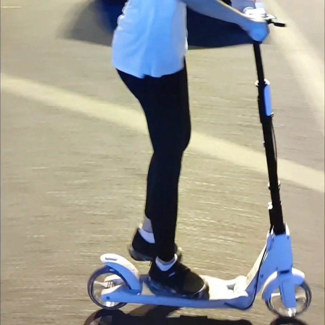 滑板车6一12岁儿童大童10岁以上两轮男孩女孩8专业3可折叠带刹车