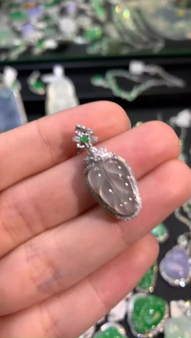 【闪购商品】翡翠吊坠(不含链)18K金镶嵌吊坠