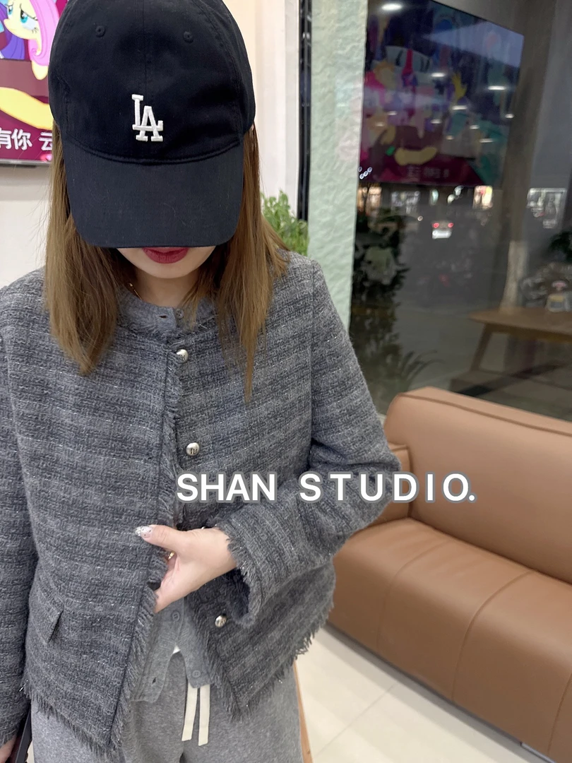 韩货•【39°C灰】SSJ 正肩款高端银扣灰色香风棉衣外套