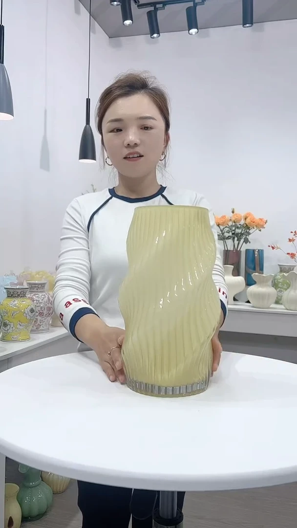 【闪购商品】017扭转大号奶黄