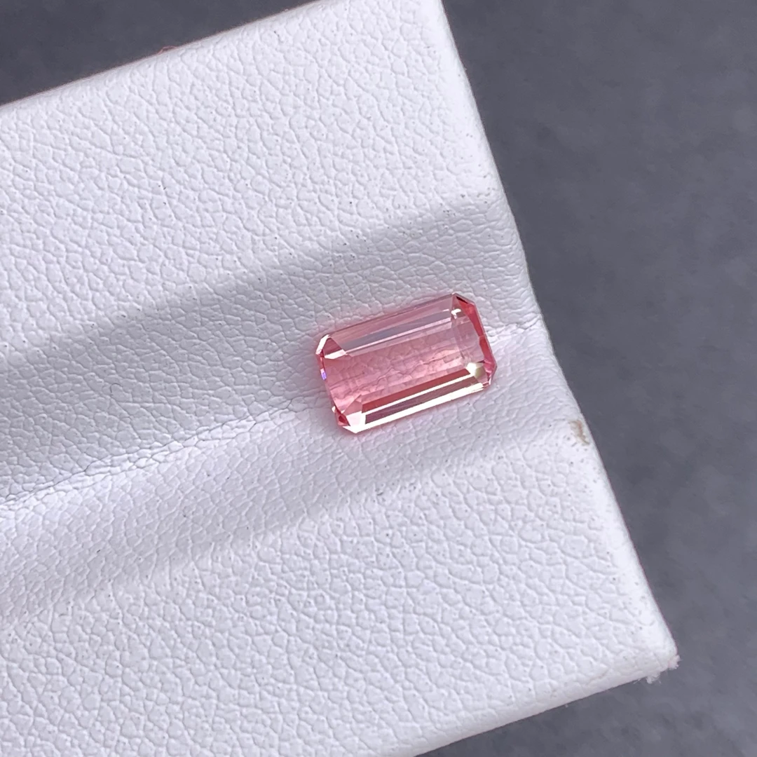 天然樱花粉碧玺1.16克拉尺寸4.6*7.8