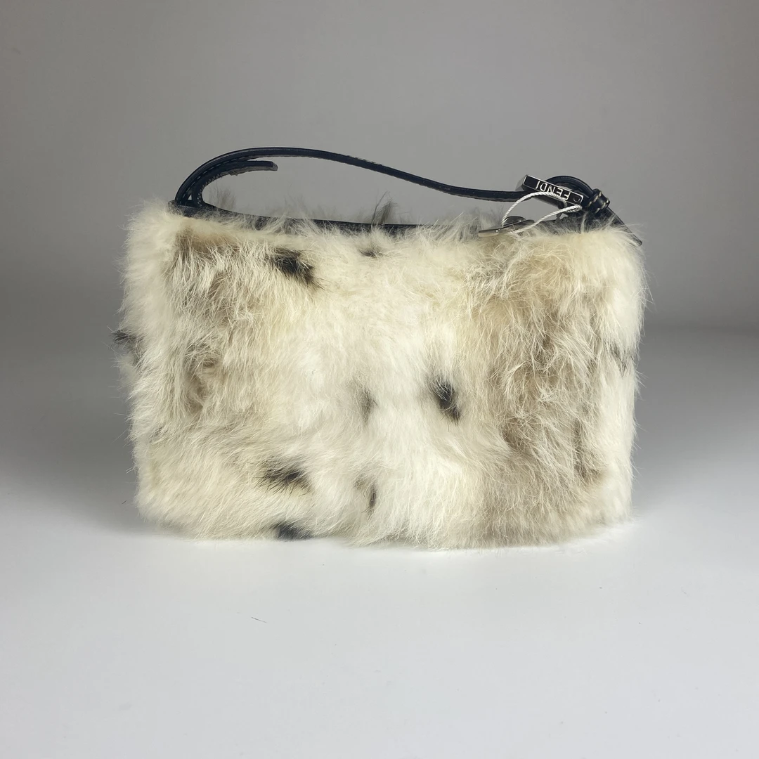 95新 FENDI/芬迪 97新/芬迪/毛毛手提饭盒/白色/毛绒 FD152133216