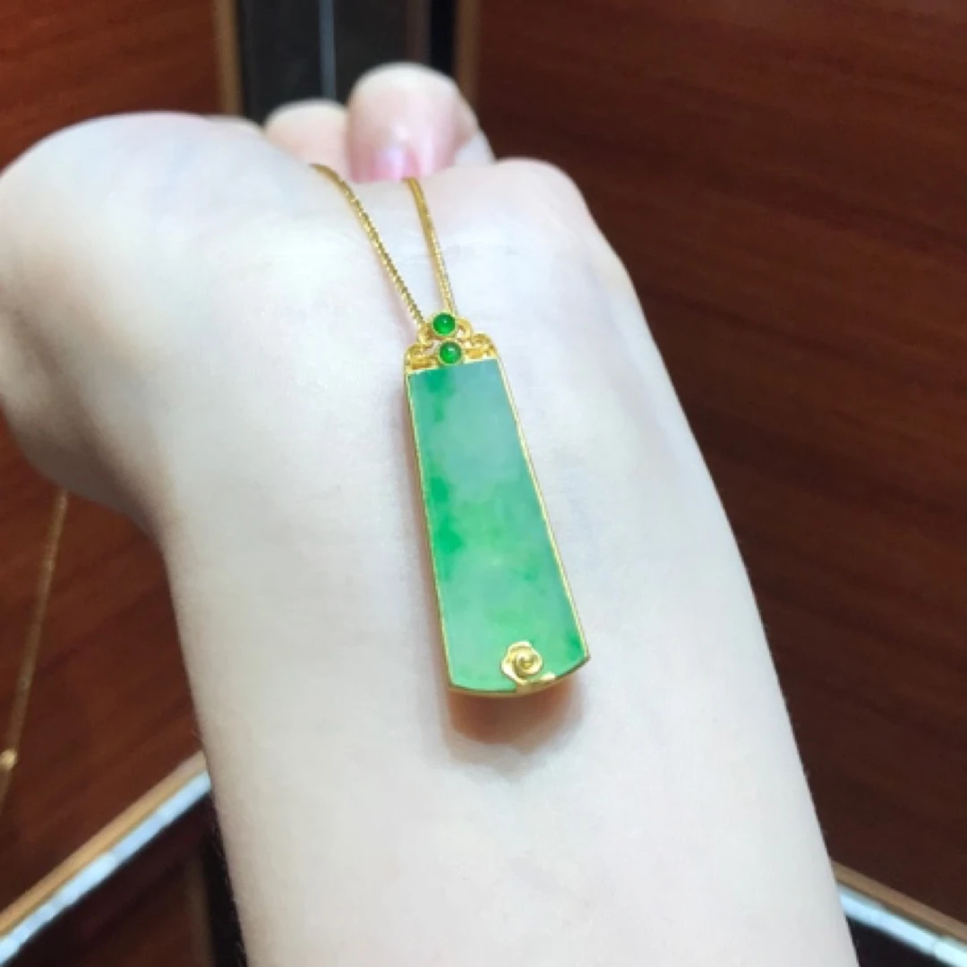 【夏阳翡翠】缅甸天然A货翡翠18k金镶嵌天然南非钻冰飘花无事牌吊坠