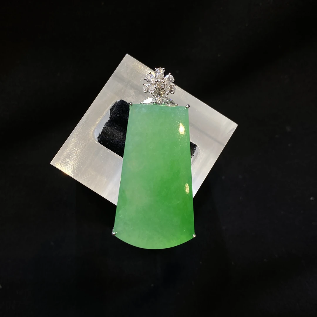 【夏阳翡翠】缅甸天然A货翡翠18k金镶嵌时尚冰透阳绿无事牌吊坠